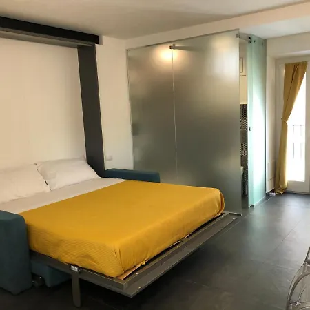 Alley House 4*