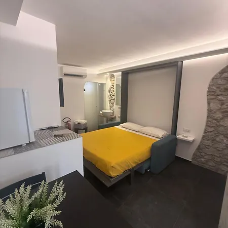 Alley House 4*