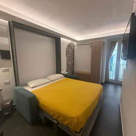 Alley House